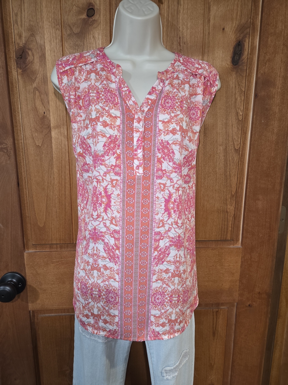 Violet & Claire Pink and Orange Sleeveless V-Neck Printed Blouse